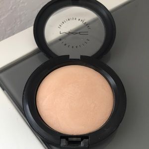 Mineralize Skinfinish Natural in Medium